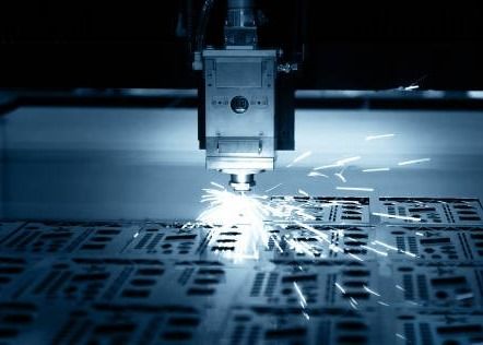 قطع ليزر CNC من الفولاذ المقاوم للصدأ 4 أقدام × 8 أقدام خدمة قطع CNC